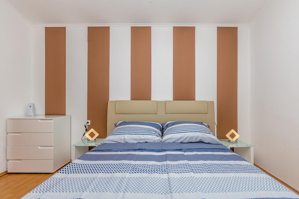 Apartments Jenny Pinezići Екстериор снимка