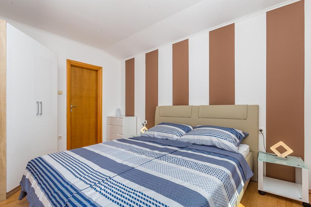 Apartments Jenny Pinezići Екстериор снимка