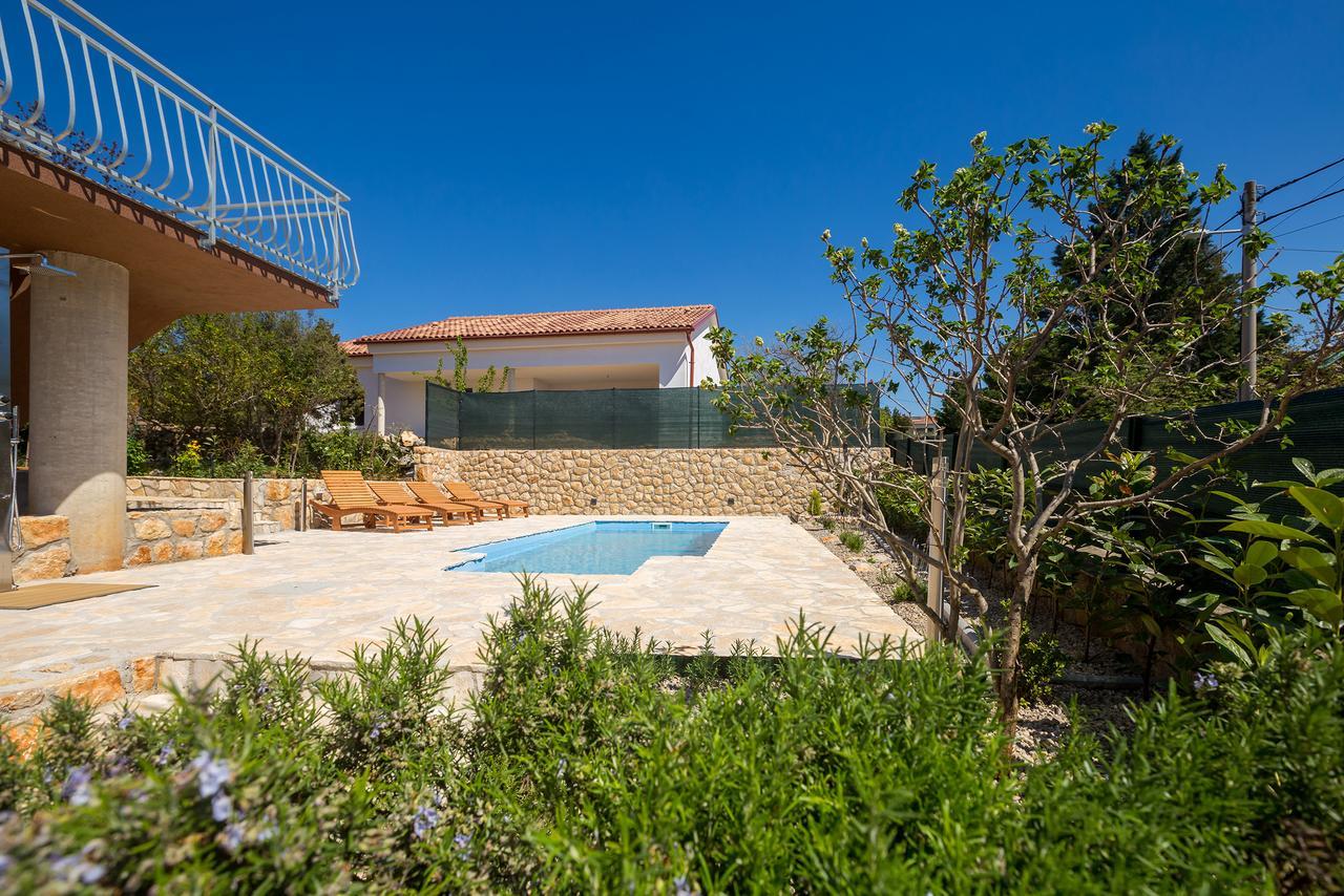 Apartments Jenny Pinezići Екстериор снимка