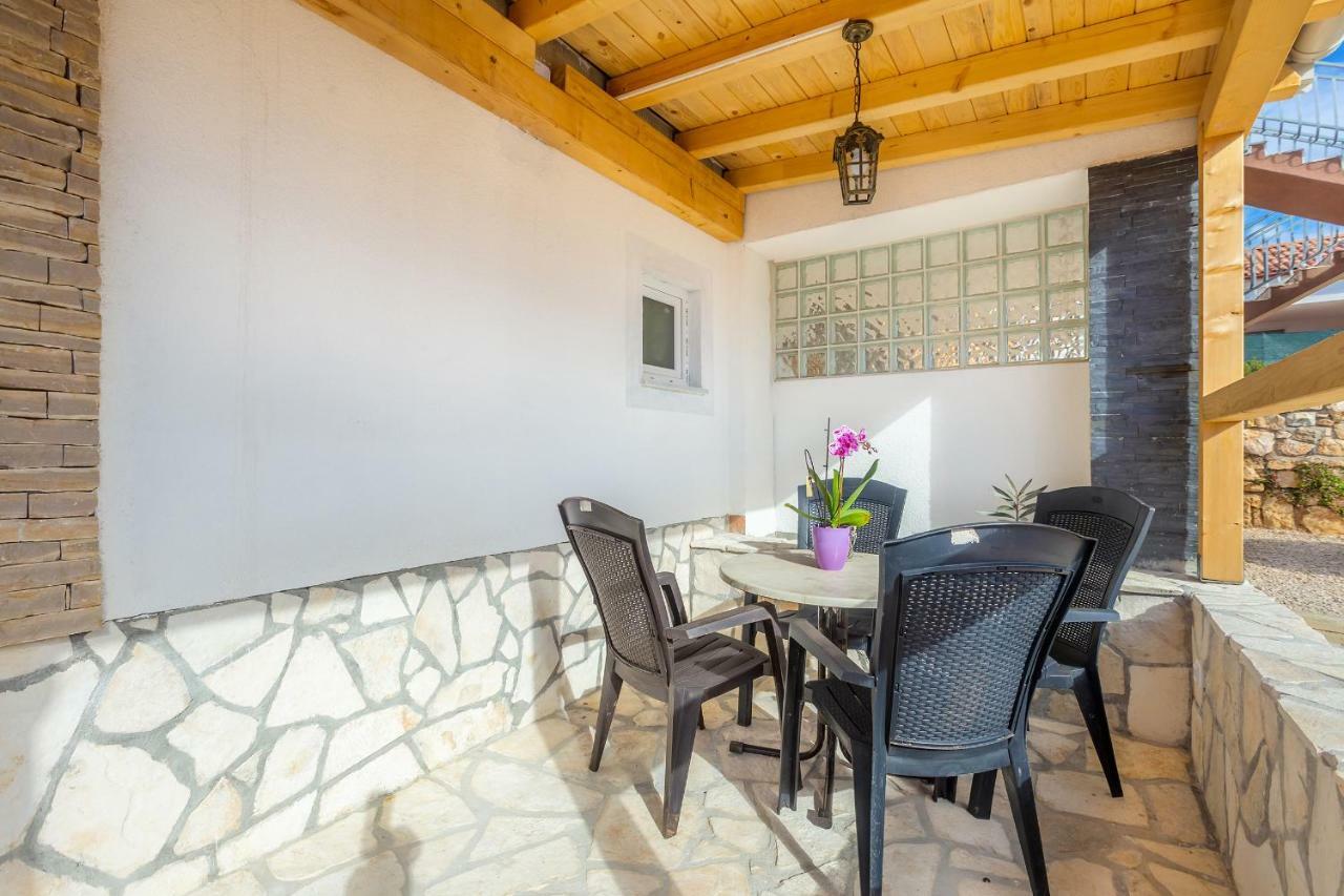 Apartments Jenny Pinezići Екстериор снимка