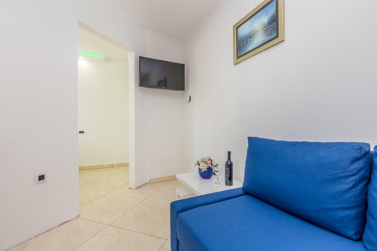 Apartments Jenny Pinezići Екстериор снимка