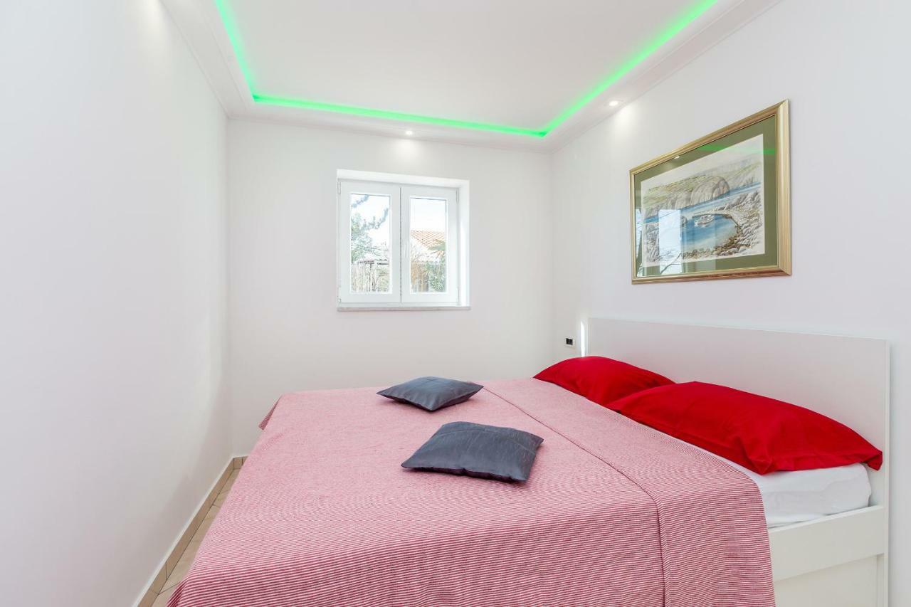 Apartments Jenny Pinezići Екстериор снимка