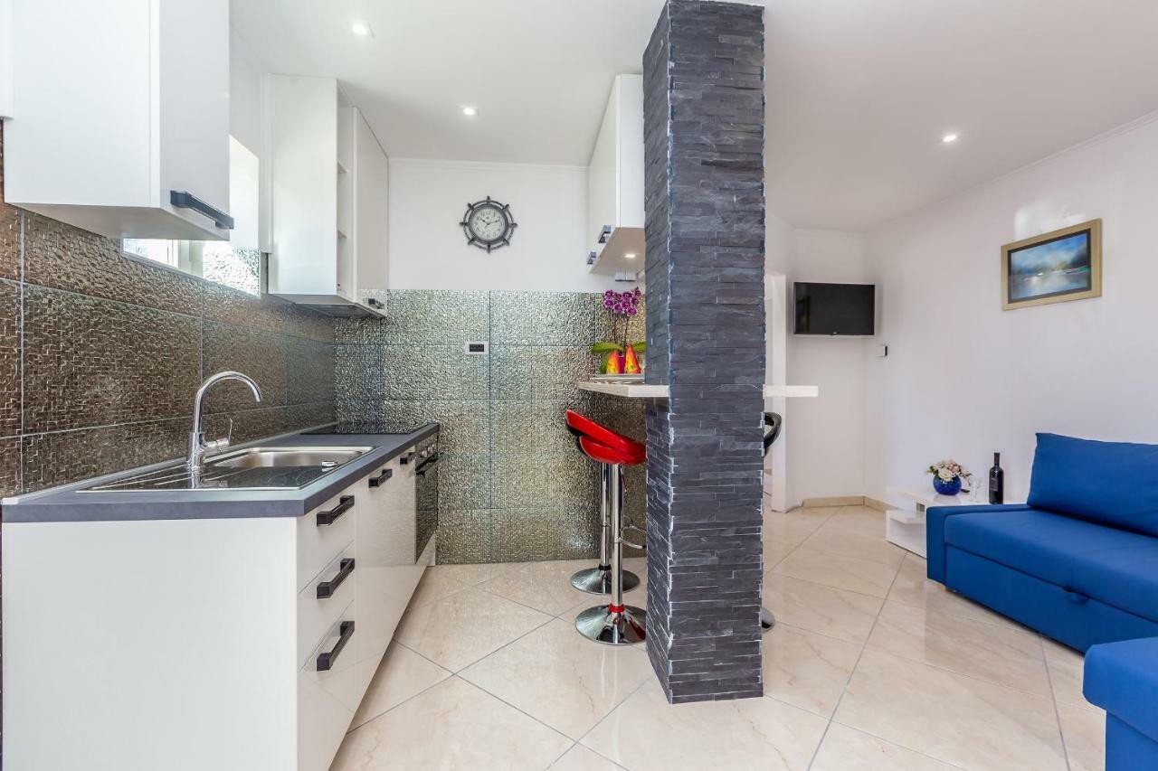 Apartments Jenny Pinezići Екстериор снимка